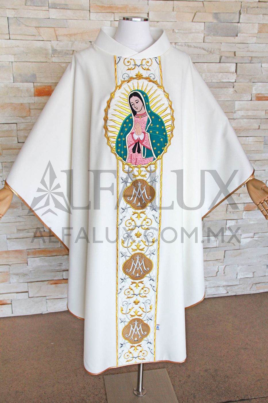 07 JHS MA Casulla Alfalux Central Perla Medallon Virgen (2)